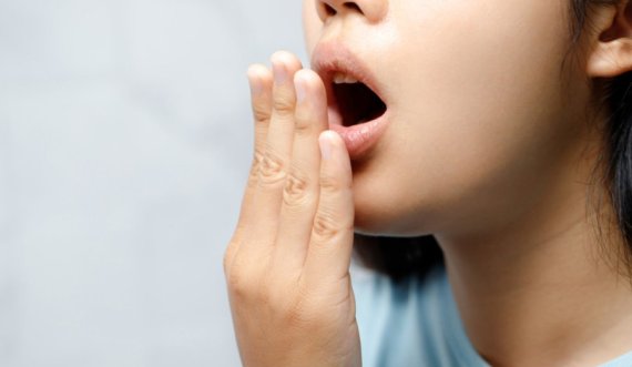 Pija magjike: Forcon imunitetin dhe largon aromën e keqe nga goja
